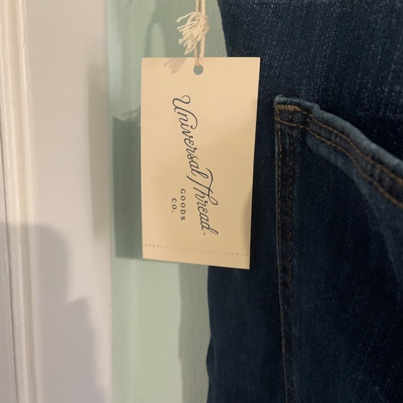 Universal Thread Straight Leg Jeans - Picture 5 of 5